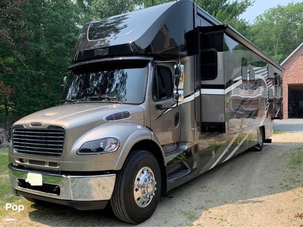 2020 Newmar Super Star 4058 - Used Super C For Sale by Pop RVs in Bloomer, Wisconsin features Leveling Jacks, Slideout, Air Conditioning, Generator, Awning