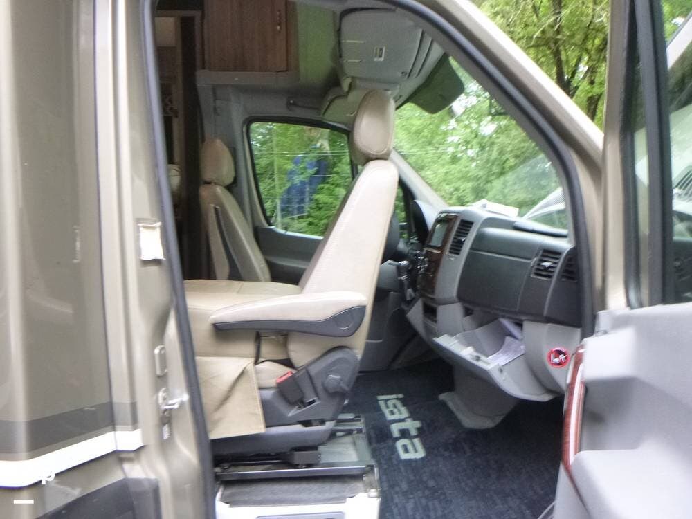 2018 Dynamax Corp Isata 3 24RW - Used Class C For Sale by Pop RVs in Littleton, New Hampshire features Generator, Slideout, Awning, Air Conditioning