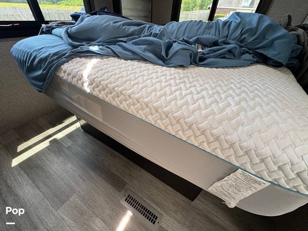 2023 Jayco White Hawk 26FK - Used Travel Trailer For Sale by Pop RVs in Deatsville, Alabama features Slideout, Air Conditioning, Awning