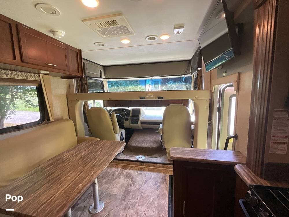 2016 Coachmen Pursuit 27KB - Used Class A For Sale by Pop RVs in Pauline, South Carolina features Generator, Air Conditioning, Awning, Leveling Jacks, Slideout