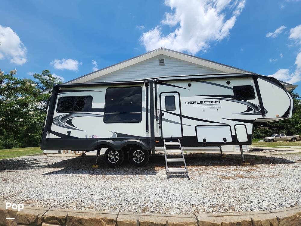 2021 Grand Design Reflection 303RLS - Used Fifth Wheel For Sale by Pop RVs in Waterloo, South Carolina features Slideout