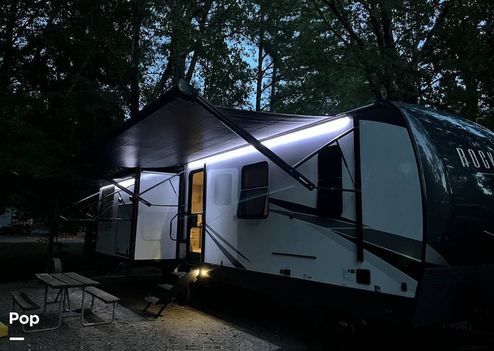 2023 Rockwood Signature 8332SB - Used Travel Trailer For Sale by Pop RVs in Charlottesville, Virginia features Slideout, Air Conditioning, Awning