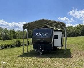 2023 Signature 8332SB by Rockwood from Pop RVs in Charlottesville, Virginia