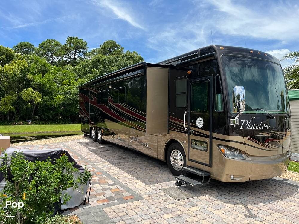 Used 2014 Tiffin Phaeton 42LH available in Clermont, Florida