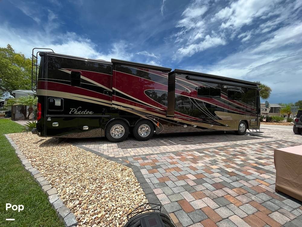 2014 Phaeton 42LH by Tiffin from Pop RVs in Clermont, Florida