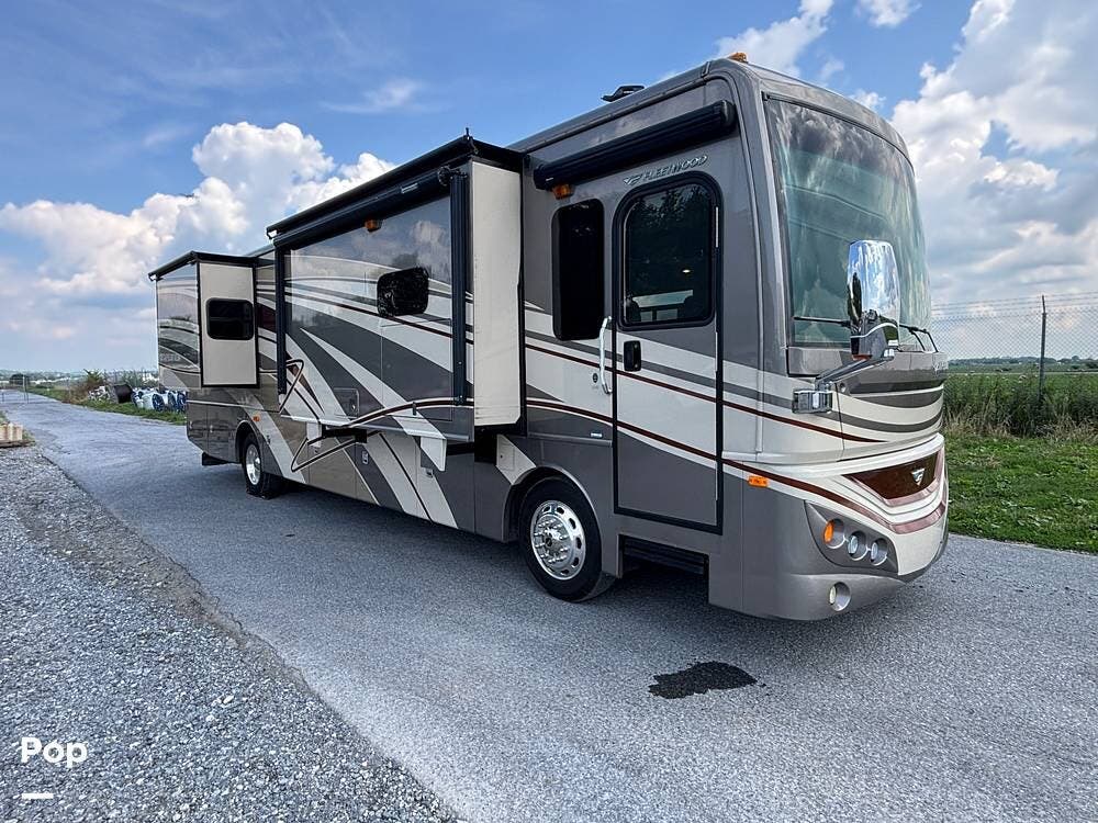 2015 Fleetwood Expedition 38K - Used Diesel Pusher For Sale by Pop RVs in Lititz, Pennsylvania features Air Conditioning, Generator, Slideout