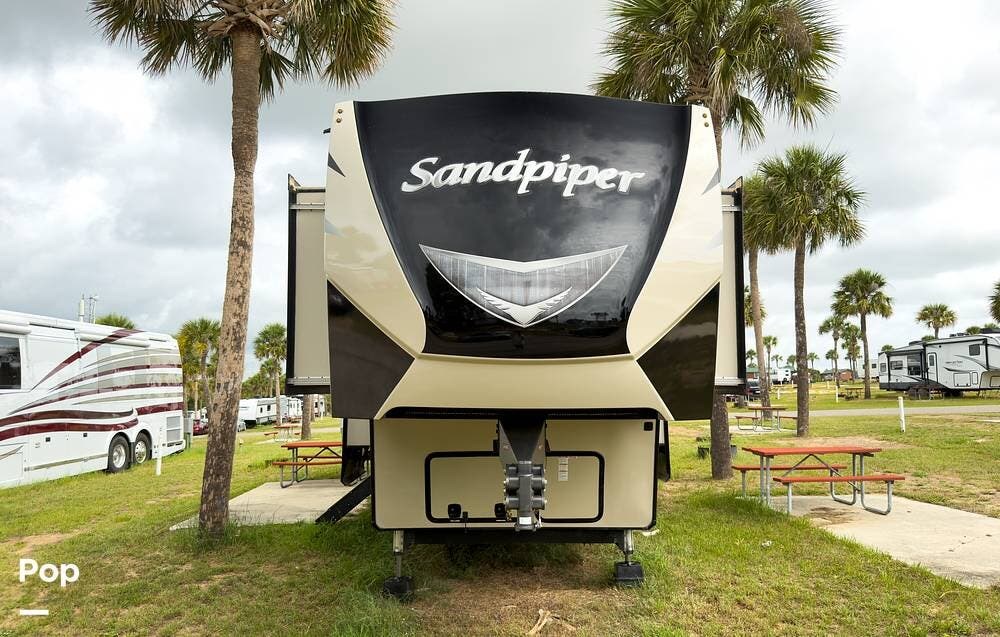 2018 Forest River Sandpiper 38FKOK - Used Fifth Wheel For Sale by Pop RVs in Davenport, Florida features Air Conditioning, Leveling Jacks, Slideout, Awning