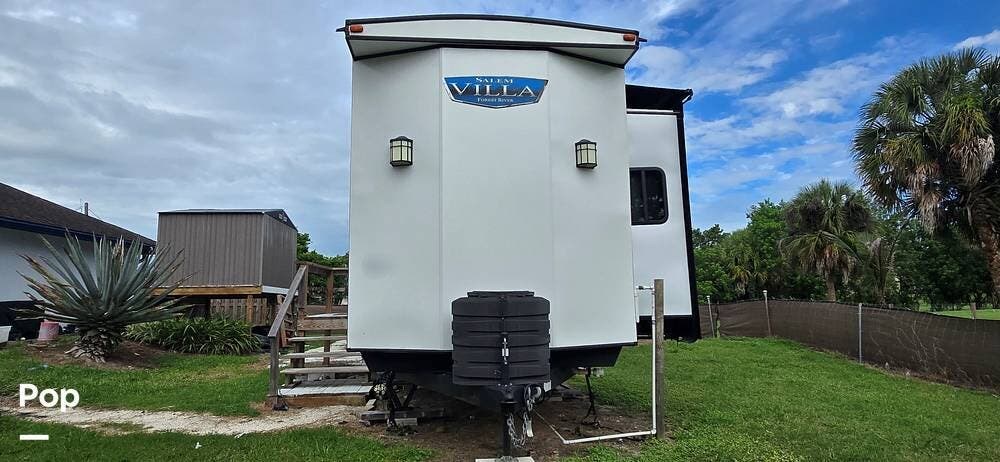 2024 Forest River Salem Villa 42QBQ-8 - Used Travel Trailer For Sale by Pop RVs in Loxahatchee, Florida features Slideout, Awning, Leveling Jacks, Air Conditioning