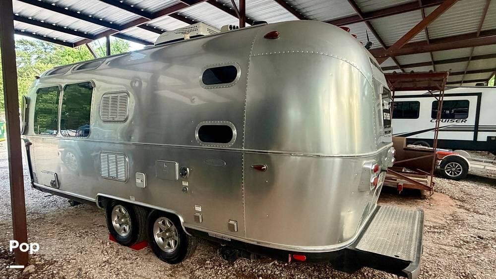 2017 Flying Cloud 23D by Airstream from Pop RVs in Montgomery, Texas