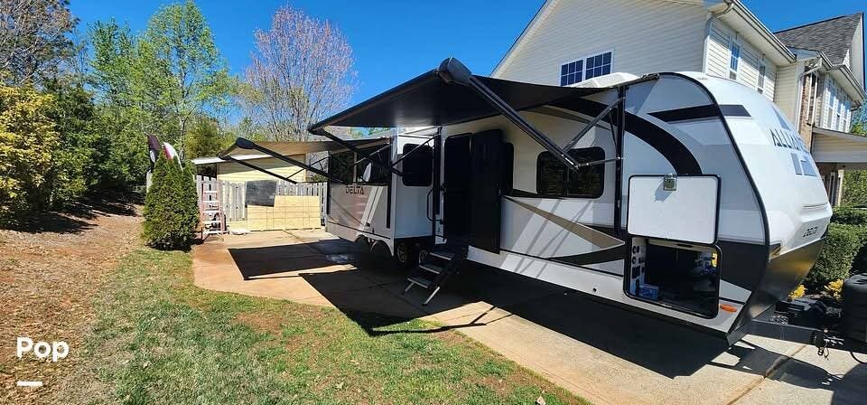 2024 Alliance RV Delta 292 RL - Used Travel Trailer For Sale by Pop RVs in Matthews, North Carolina features Slideout