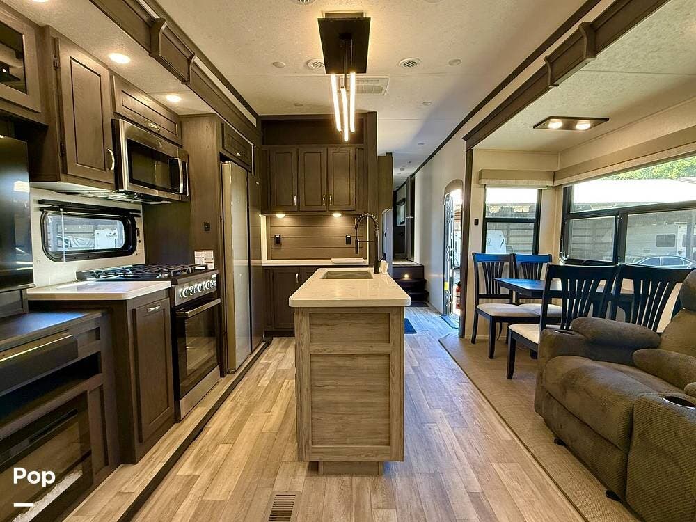 2025 Coachmen Brookstone 370 RLLO - Used Fifth Wheel For Sale by Pop RVs in Montesano, Washington features Leveling Jacks, Slideout