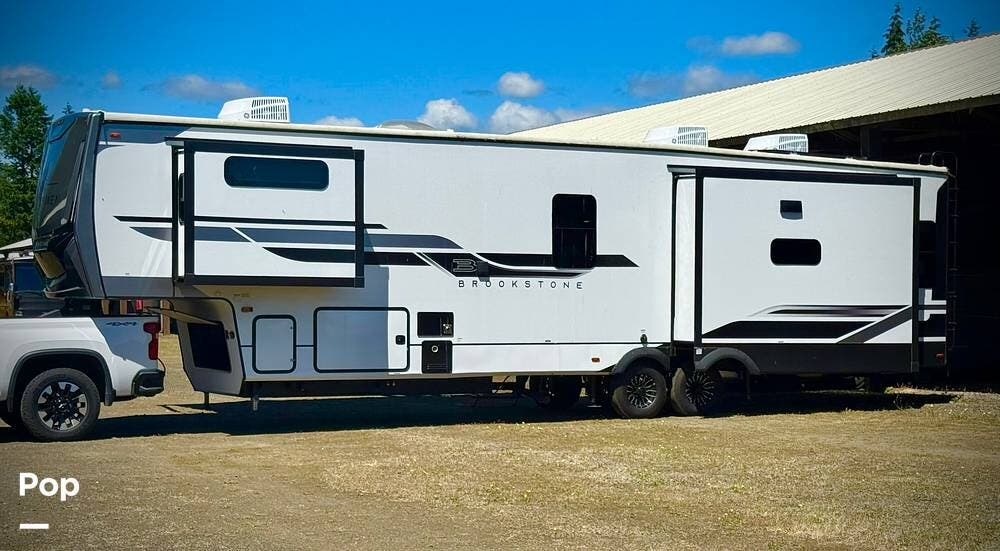 2025 Coachmen Brookstone 370RLLO - Used Fifth Wheel For Sale by Pop RVs in Montesano, Washington features Leveling Jacks, Slideout