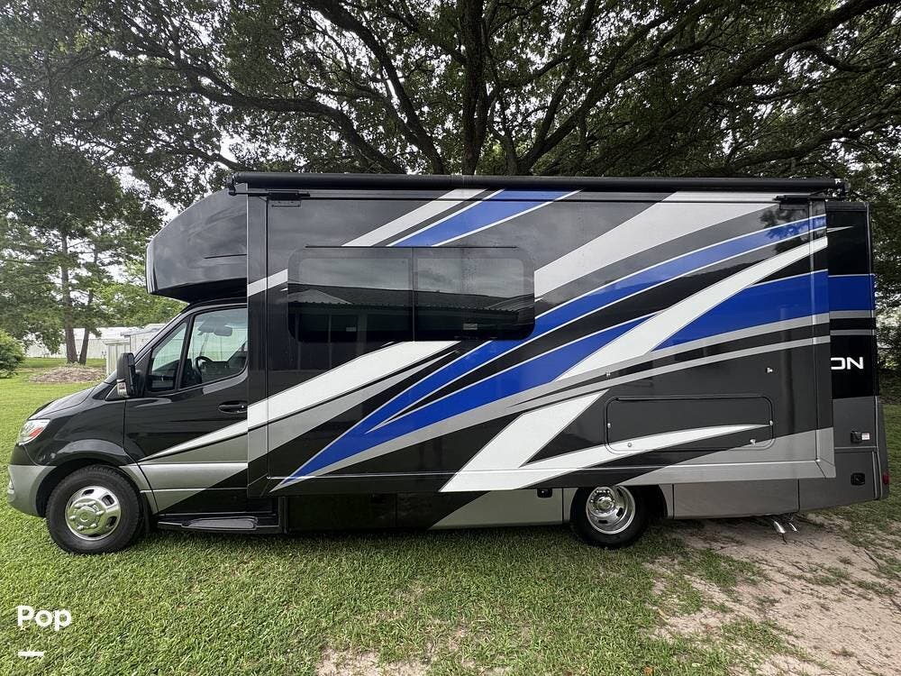 2022 Thor Motor Coach Tiburon 24FB - Used Class C For Sale by Pop RVs in Kaplan, Louisiana features Generator, Slideout, Leveling Jacks, Air Conditioning, Awning