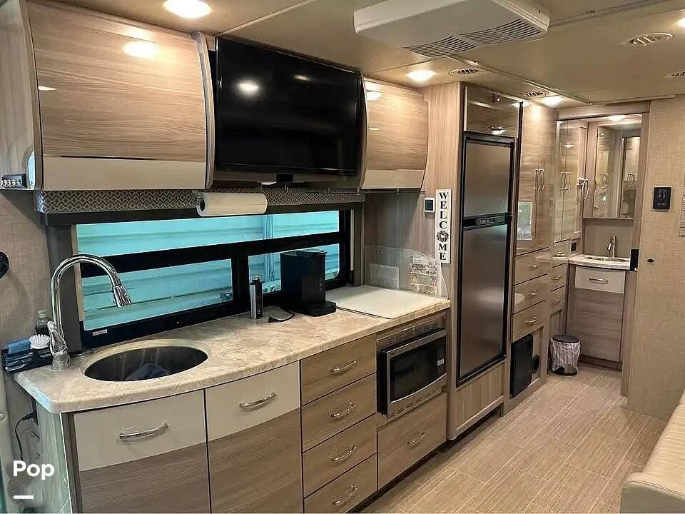 2022 Tiburon 24FB by Thor Motor Coach from Pop RVs in Kaplan, Louisiana