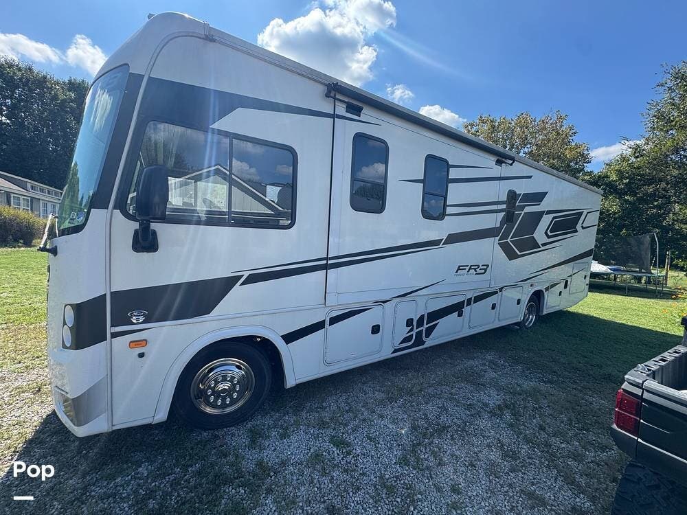 2022 Forest River FR3 32DS - Used Class A For Sale by Pop RVs in Franklin, Tennessee features Slideout, Leveling Jacks, Air Conditioning, Generator, Awning