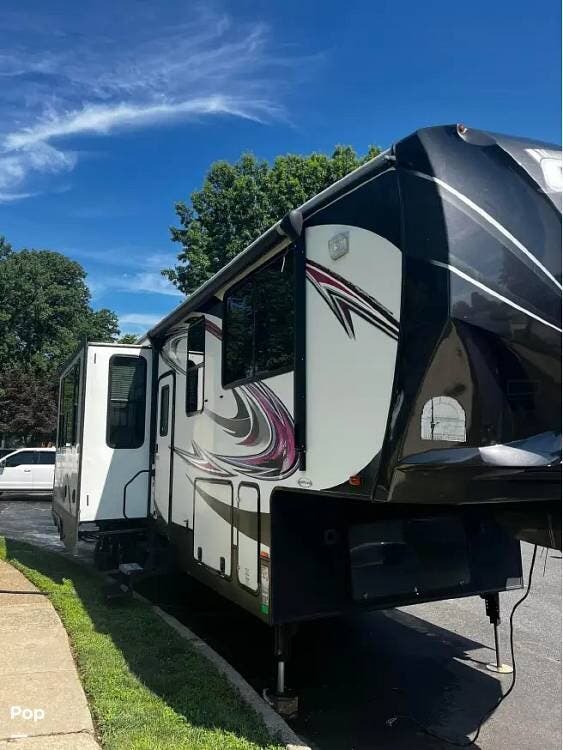 2015 Cyclone 3800 by Heartland from Pop RVs in Folsom, Pennsylvania