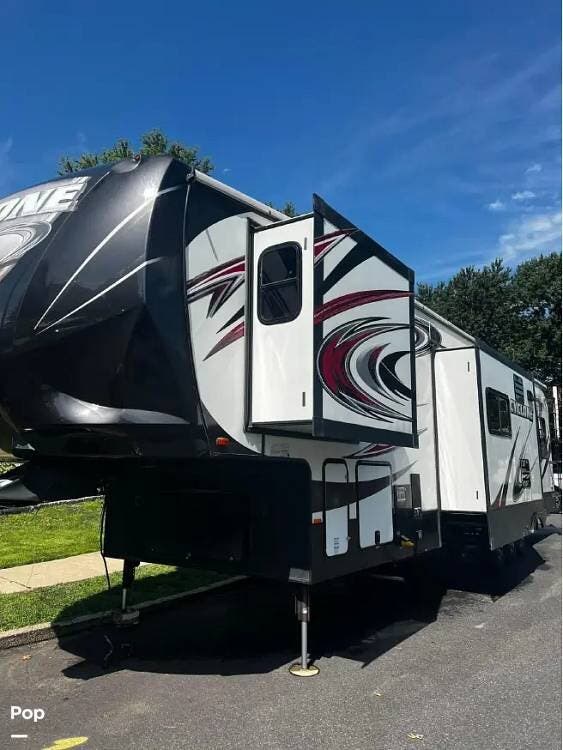 2015 Heartland Cyclone 3800 - Used Fifth Wheel For Sale by Pop RVs in Folsom, Pennsylvania features Slideout