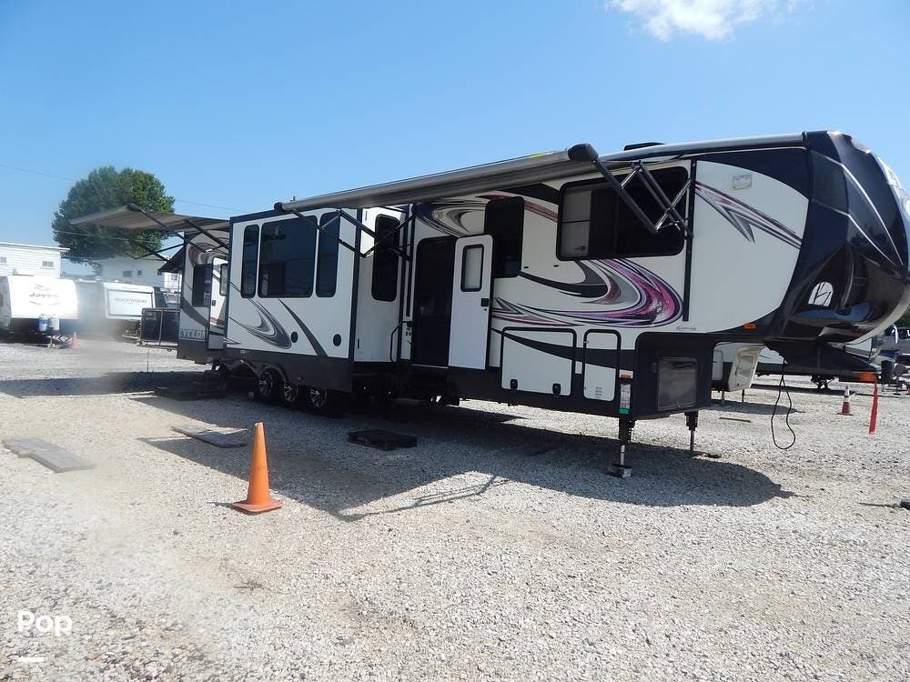 Used 2015 Heartland Cyclone 3800 available in Folsom, Pennsylvania