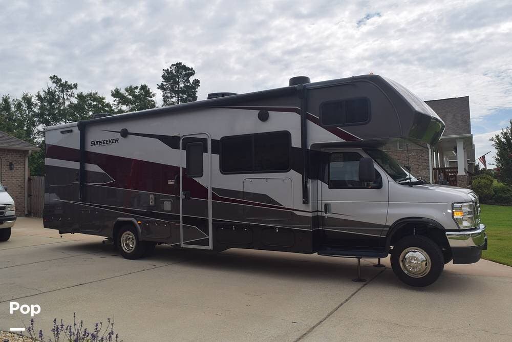 2024 Forest River Sunseeker 3050S - Used Class C For Sale by Pop RVs in Pace, Florida features Generator, Leveling Jacks, Awning, Air Conditioning, Slideout