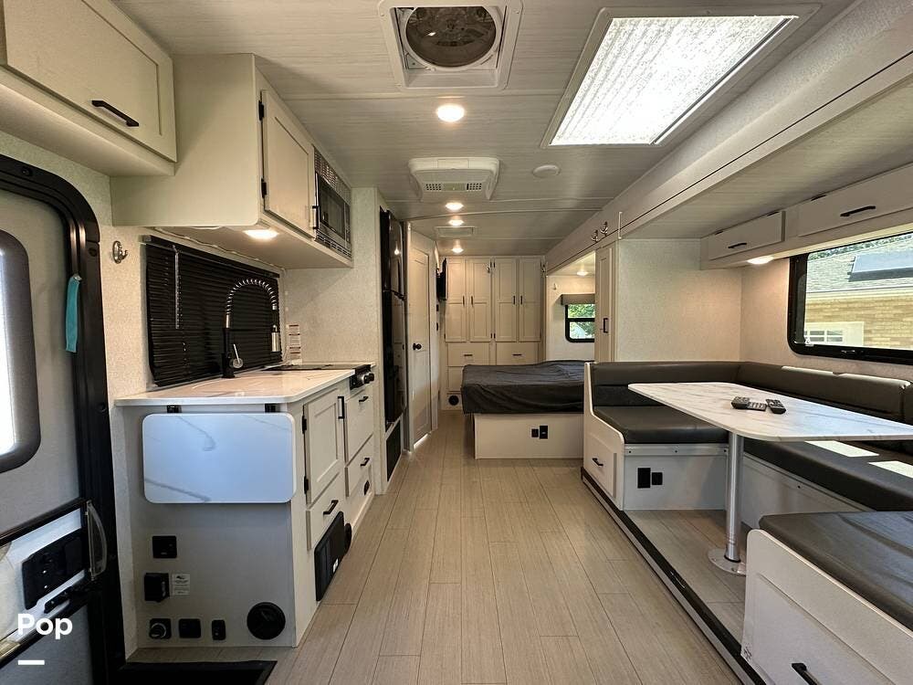 2022 East to West Entrada M-Class 24FM - Used Class C For Sale by Pop RVs in O Fallon, Illinois features Air Conditioning, Generator, Leveling Jacks, Slideout, Awning
