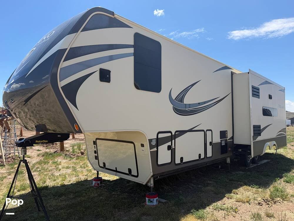 2020 Vanleigh Vilano 360RL - Used Fifth Wheel For Sale by Pop RVs in Evanston, Wyoming features Slideout, Air Conditioning