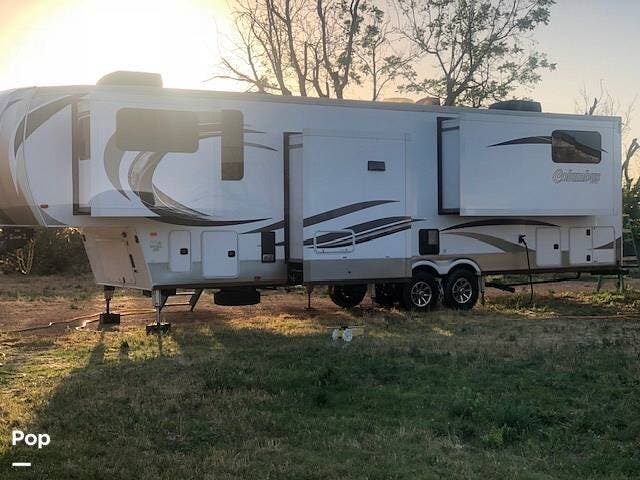 2018 Forest River Palomino 389FL - Used Fifth Wheel For Sale by Pop RVs in Portales, New Mexico features Leveling Jacks, Air Conditioning, Awning, Slideout