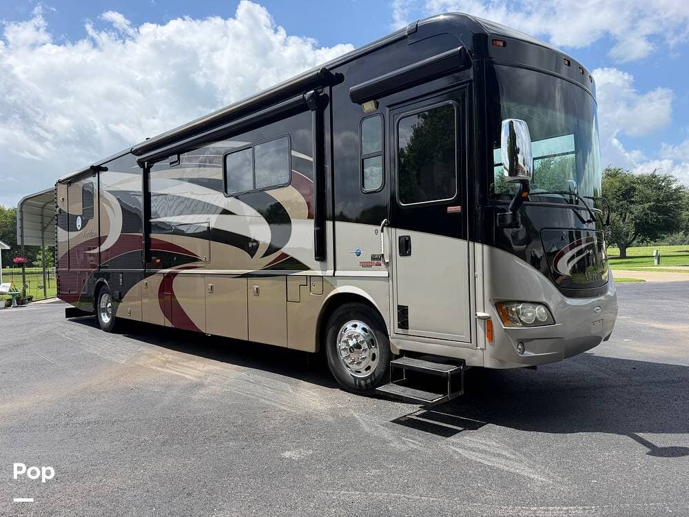 2011 Itasca Meridian 40U - Used Diesel Pusher For Sale by Pop RVs in Lindale, Texas features Air Conditioning, Slideout, Awning, Generator