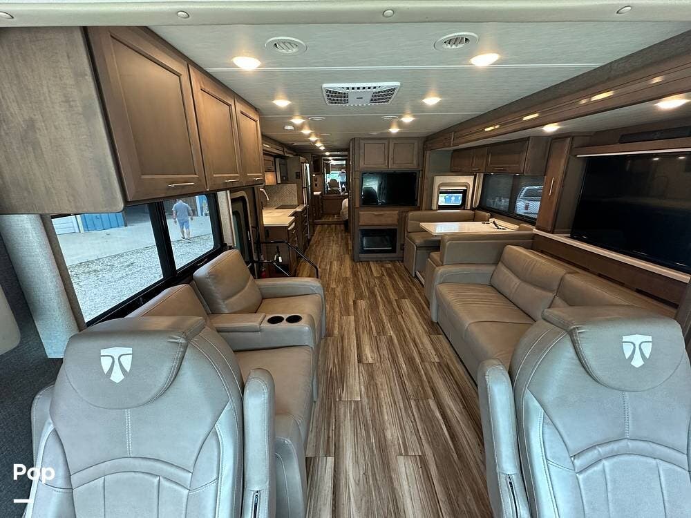 2022 Palazzo 37.4 by Thor Motor Coach from Pop RVs in Camdenton, Missouri