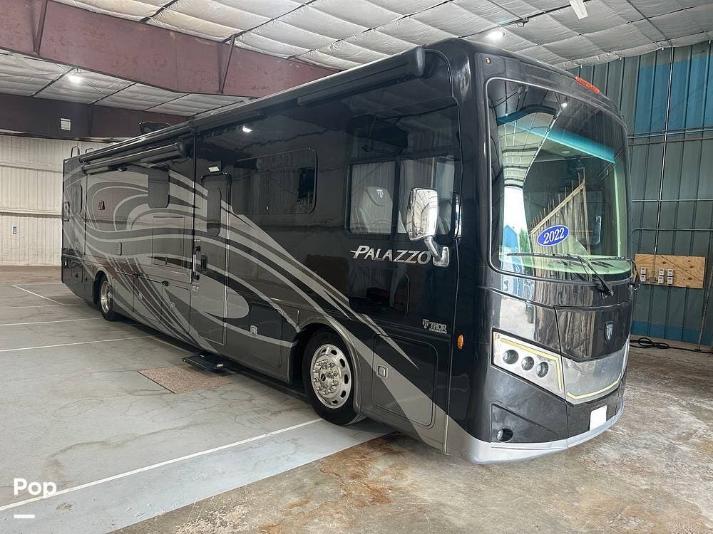2022 Thor Motor Coach Palazzo 37.4 - Used Diesel Pusher For Sale by Pop RVs in Camdenton, Missouri features Leveling Jacks, Air Conditioning, Slideout, Generator, Awning