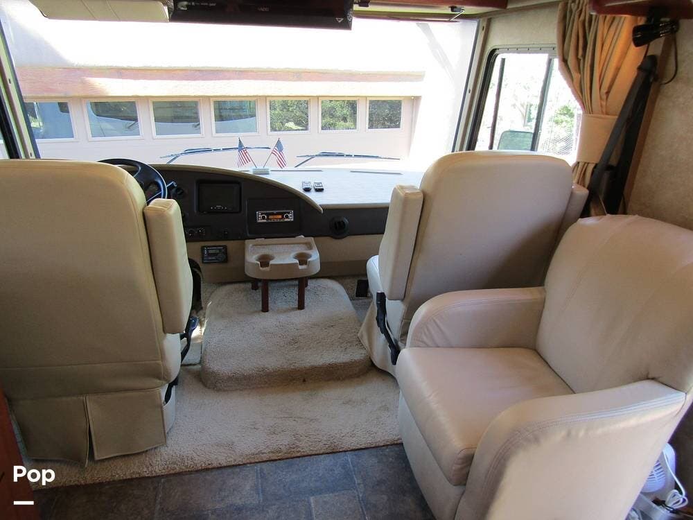 2012 Winnebago Vista 26HE - Used Class A For Sale by Pop RVs in Silver City, New Mexico features Generator, Leveling Jacks, Air Conditioning, Awning, Slideout