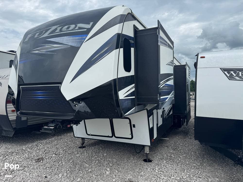 2019 Keystone Fuzion 419 - Used Fifth Wheel For Sale by Pop RVs in Spring Hill, Tennessee features Generator, Air Conditioning, Slideout, Awning