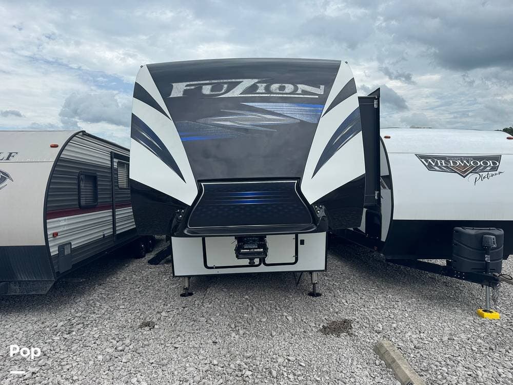 2019 Keystone Fuzion 419 - Used Toy Hauler For Sale by Pop RVs in Spring Hill, Tennessee features Air Conditioning, Awning, Generator, Leveling Jacks, Slideout