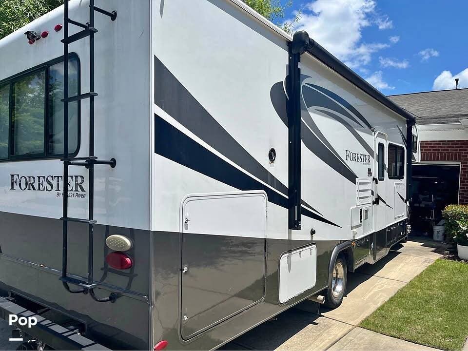 2018 Forest River Forester 3051S - Used Class C For Sale by Pop RVs in Fort Mill, South Carolina features Slideout