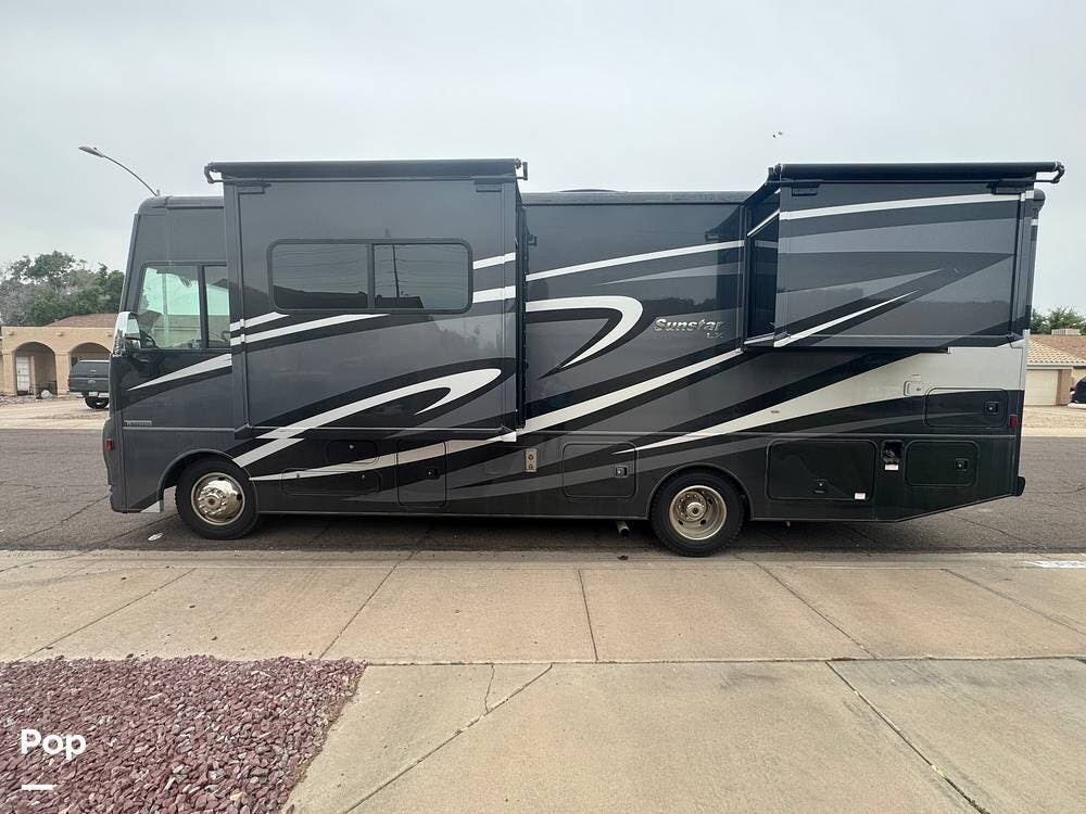 2017 Sunstar Sunstar LX 27N by Winnebago from Pop RVs in Calhoun, Georgia
