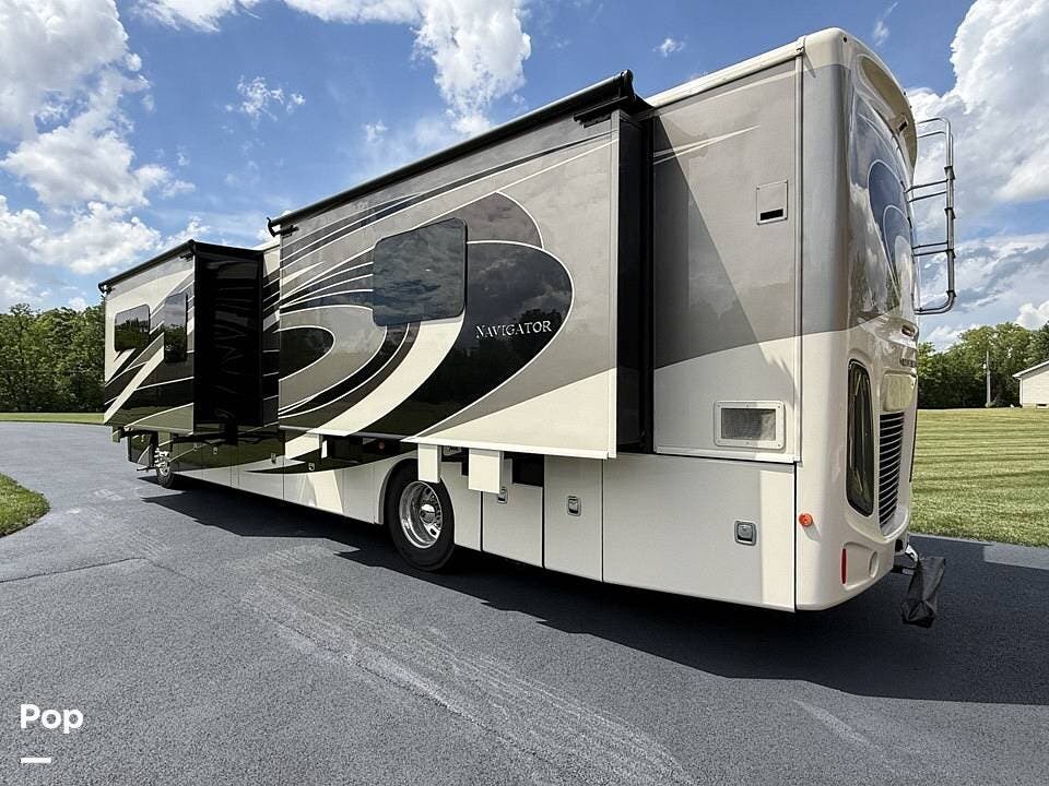 2018 Navigator 38F by Holiday Rambler from Pop RVs in Tiffin, Ohio