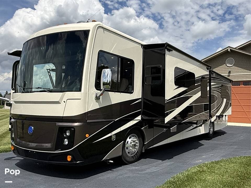 2018 Holiday Rambler Navigator 38F - Used Diesel Pusher For Sale by Pop RVs in Tiffin, Ohio features Slideout, Awning, Air Conditioning, Generator, Leveling Jacks