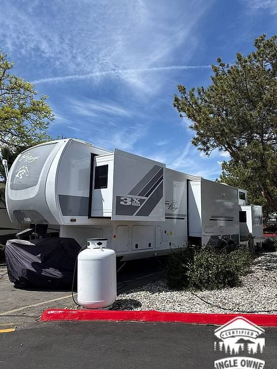 2026 Highland Ridge Open Range 3X 390TBS - Used Fifth Wheel For Sale by Pop RVs in Verdi, Nevada features Leveling Jacks, Air Conditioning, Slideout, Awning