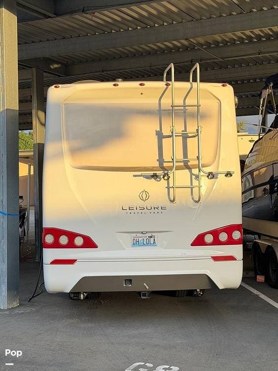 2017 Leisure Travel Unity U24FX - Used Class B For Sale by Pop RVs in Seattle, Washington features Slideout