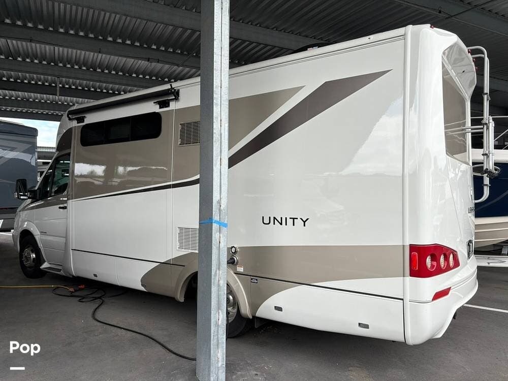 2017 Leisure Travel Unity U24FX - Used Class C For Sale by Pop RVs in Kent, Washington features Slideout, Awning, Generator, Air Conditioning
