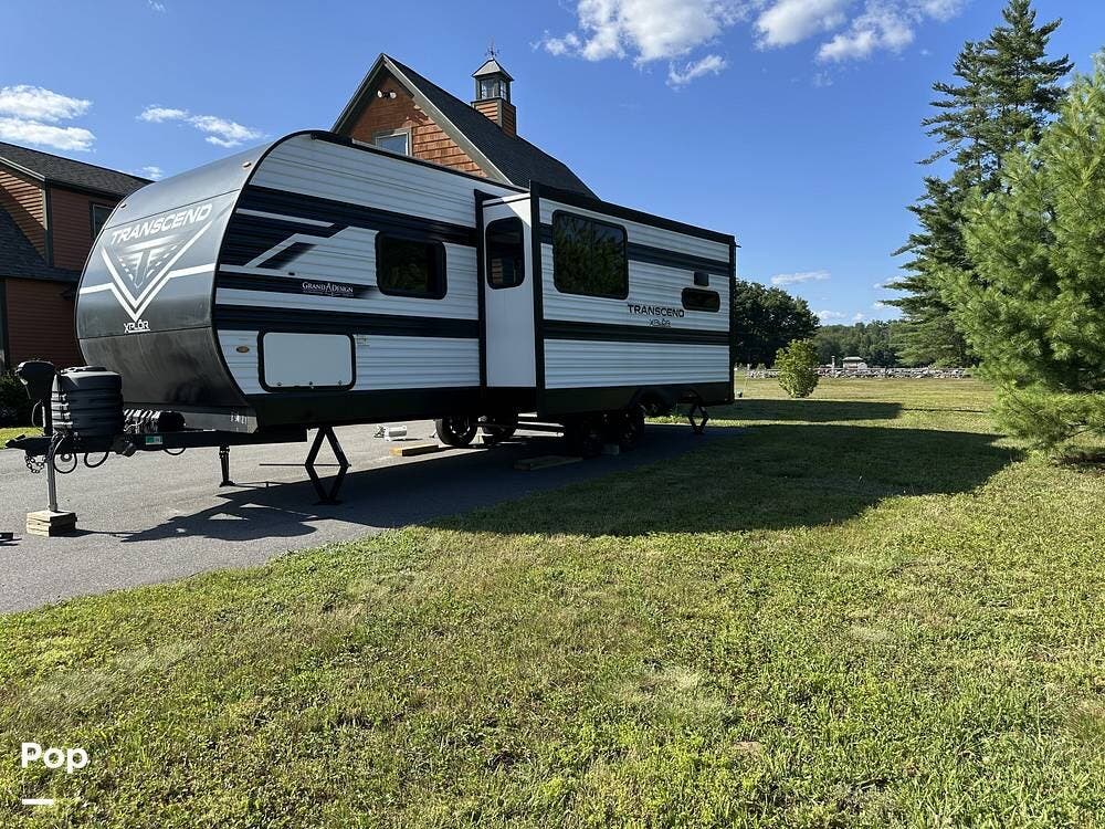 2025 Grand Design Transcend Xplor 25MLX - Used Travel Trailer For Sale by Pop RVs in Perkinsville, Vermont features Leveling Jacks, Slideout, Awning, Air Conditioning