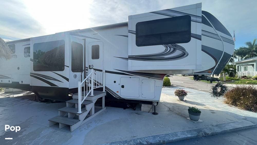 2023 Solitude M-380FL by Grand Design from Pop RVs in Fort Myers, Florida