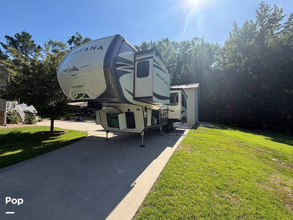 2017 Montana 3160RL by Keystone from Pop RVs in Lexington, South Carolina