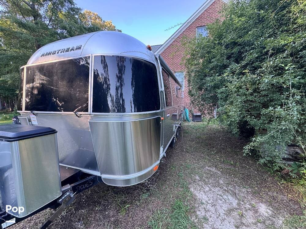 2017 International Signature 23FB by Airstream from Pop RVs in Gloucester, Virginia
