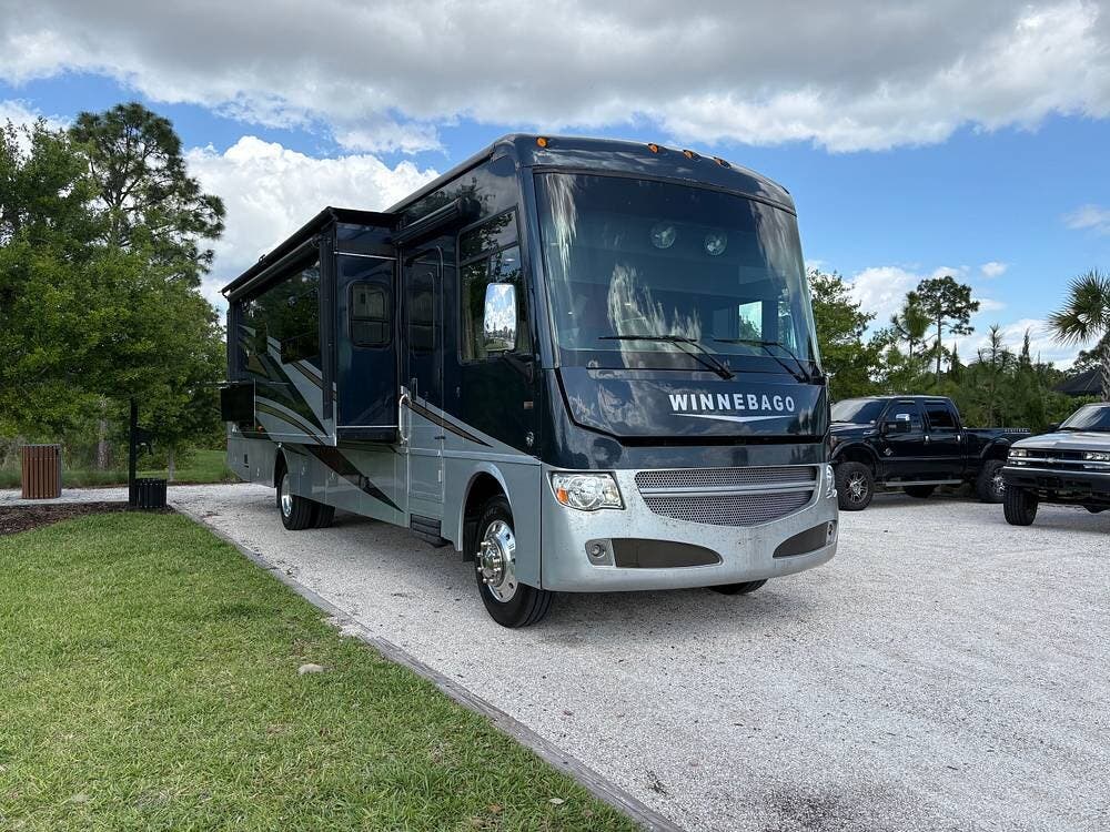 2014 Adventurer 38Q by Winnebago from Pop RVs in Punta Gorda, Florida