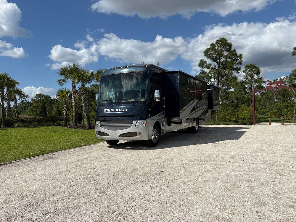 2014 Winnebago Adventurer 38Q - Used Class A For Sale by Pop RVs in Punta Gorda, Florida features Slideout