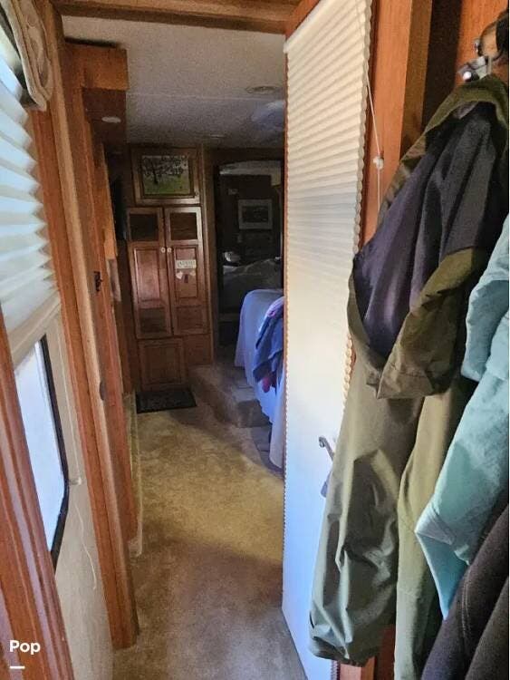 2007 Damon Tuscany 4055 - Used Diesel Pusher For Sale by Pop RVs in Black Canyon City, Arizona features Slideout