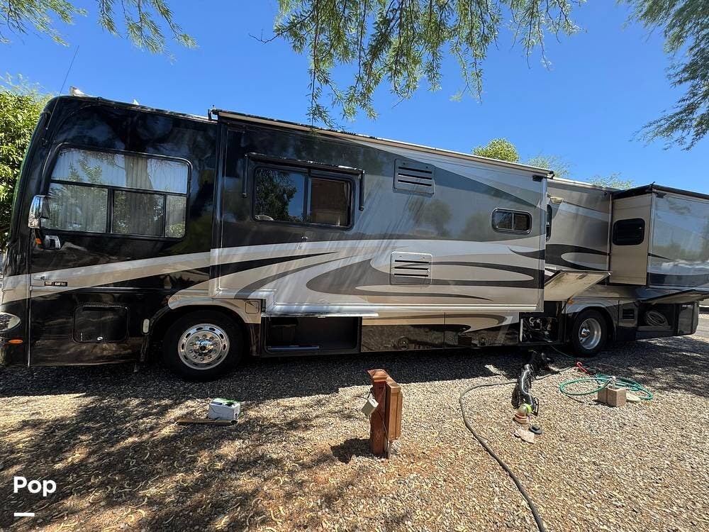 2007 Damon Tuscany 4055 - Used Diesel Pusher For Sale by Pop RVs in Black Canyon City, Arizona features Generator, Slideout, Leveling Jacks, Air Conditioning