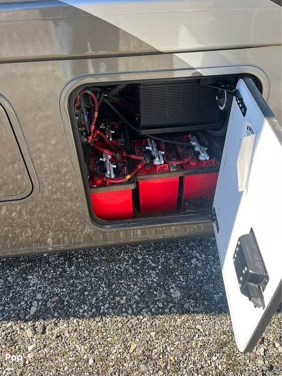 2019 Thor Motor Coach Palazzo 33.2 - Used Diesel Pusher For Sale by Pop RVs in Shelby Township, Michigan features Slideout
