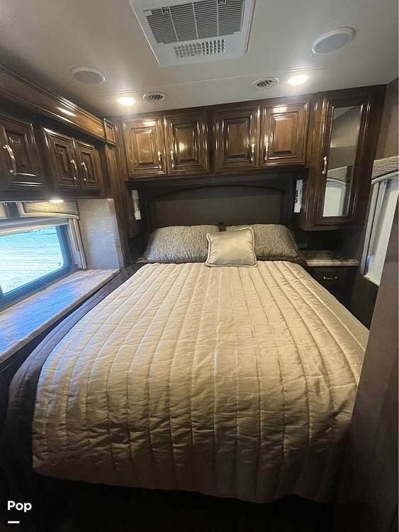 2019 Palazzo 33.2 by Thor Motor Coach from Pop RVs in Shelby Township, Michigan