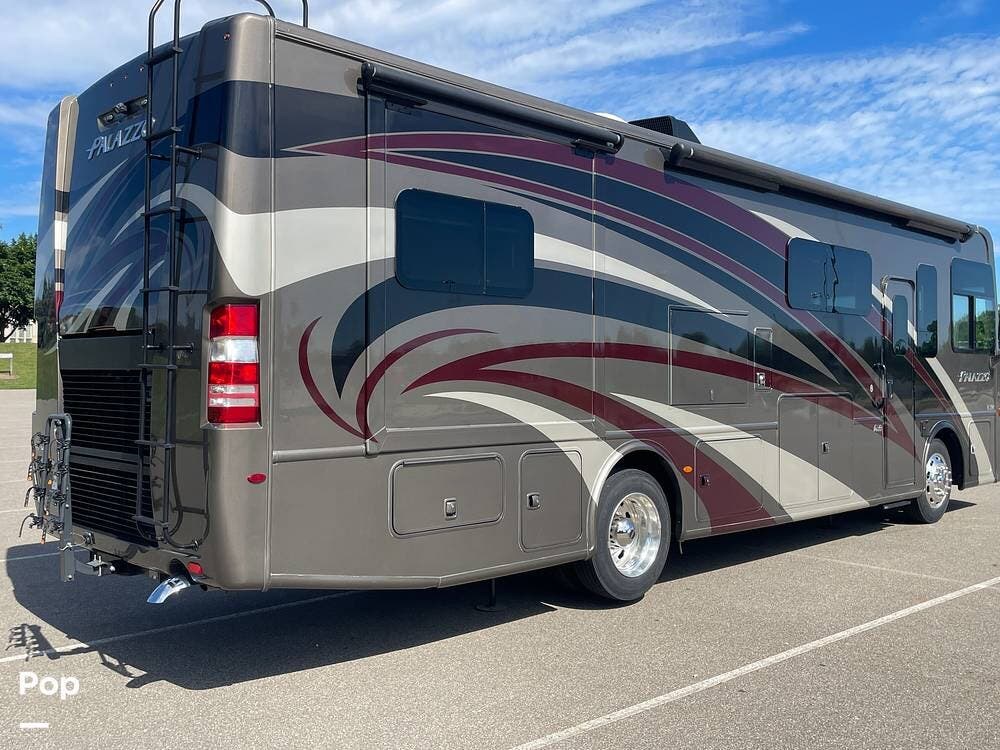 2019 Palazzo 33.2 by Thor Motor Coach from Pop RVs in Shelby Township, Michigan